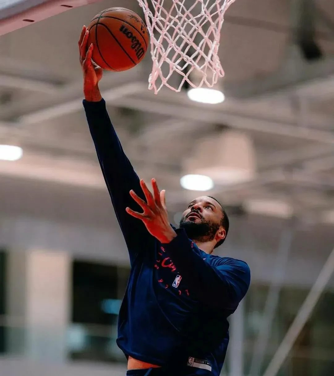 九游登录入口 -洛杉矶快船发布备战花絮，关键时刻造点机会，NBA常规赛任务艰巨，心理建设被强调的简单介绍